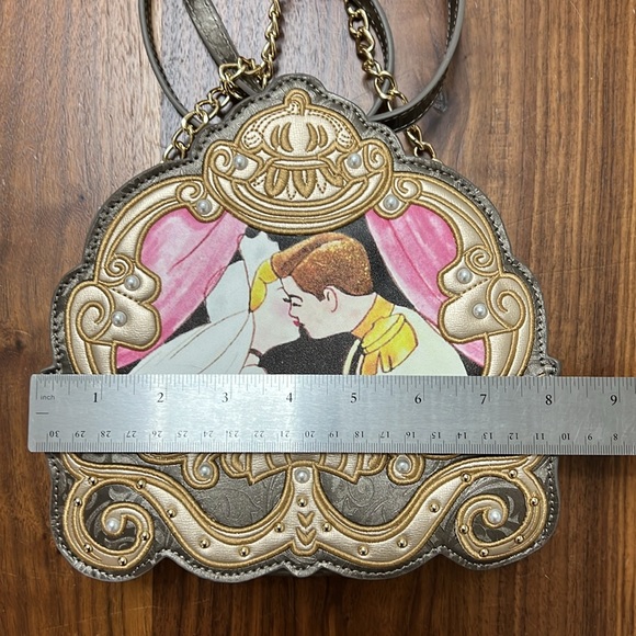 NEW Danielle Nicole Disney Cinderella 70th Anniversary Wedding Carriage Purse - Picture 8 of 10